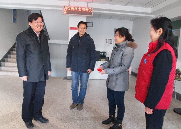 ��ף���͸��ɾ��ɰ����ˡ���Ժ�쵼ο�ʴ��ڼ���һ��Ա��