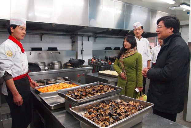 ��ף���͸��ɾ��ɰ����ˡ���Ժ�쵼ο�ʴ��ڼ���һ��Ա��