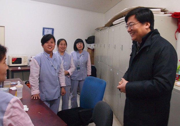 ��ף���͸��ɾ��ɰ����ˡ���Ժ�쵼ο�ʴ��ڼ���һ��Ա��