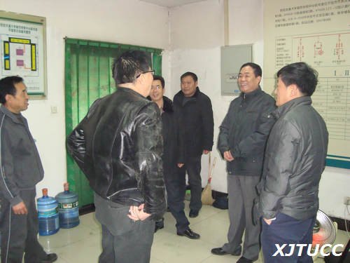 西安交通大学城市学院领导慰问春节期间在岗职工