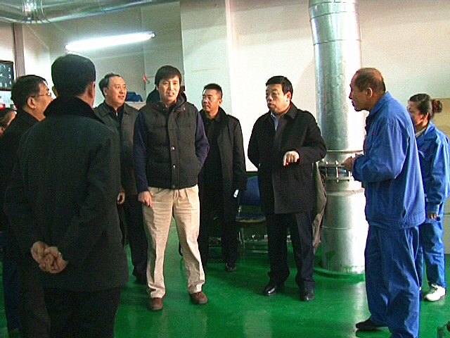 校领导春节期间看望慰问在岗职工和留校学生