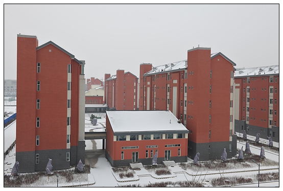 晋中学院新校区迎来第一次降雪