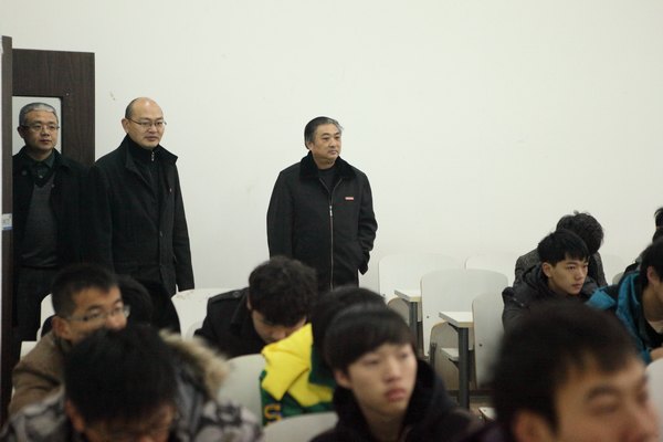 校领导深入课堂了解新学期开学教学运行情况