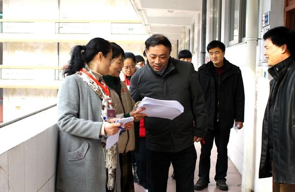 校领导巡查开学初教学运行情况