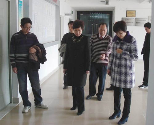 黄小妮副院长检查开学后勤保障工作