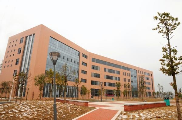 ����У����2014��ĵ�һ��ѩ