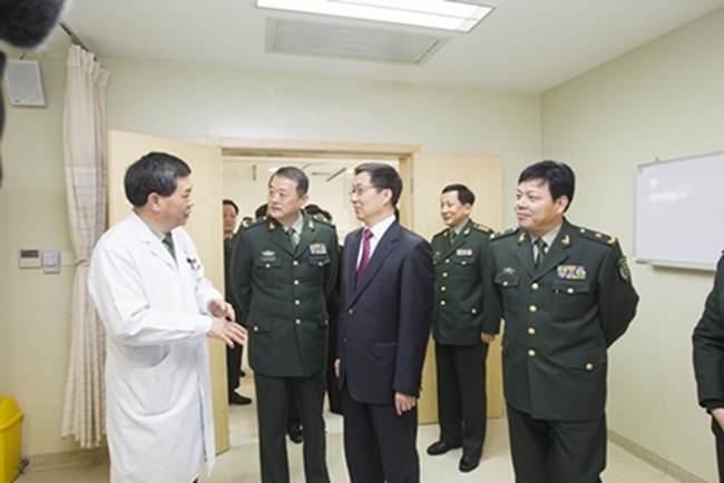 ���������쵼����ο�ʳ���ҽԺһ��ҽ����Ա