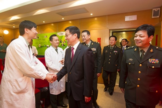 ���������쵼����ο�ʳ���ҽԺһ��ҽ����Ա