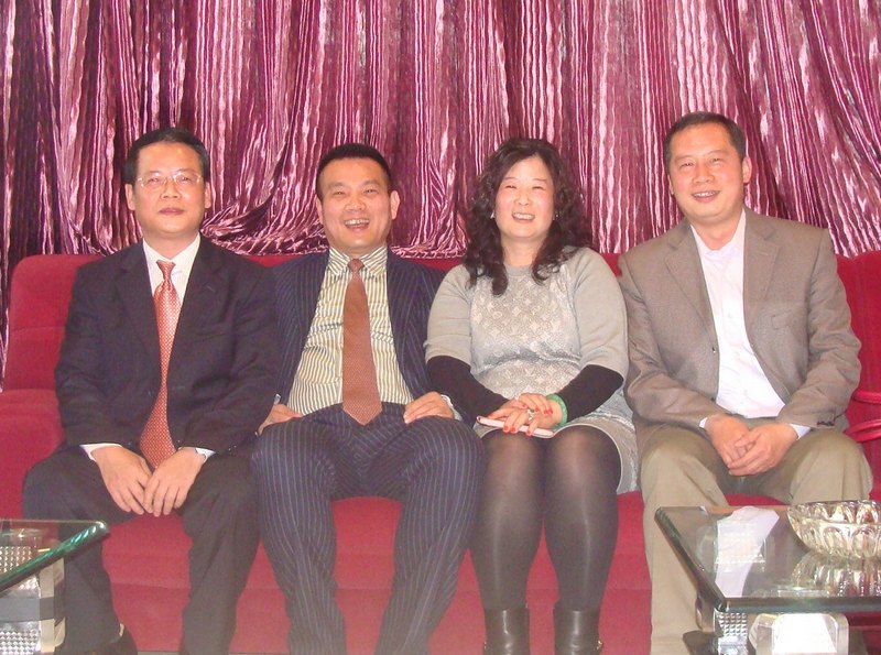 广东石油化工学院“吴飞鹏奖助学金”创立者吴飞鹏先生会见受助学生代表