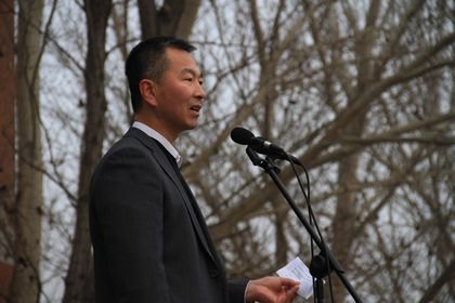 学校举行新学期升国旗仪式