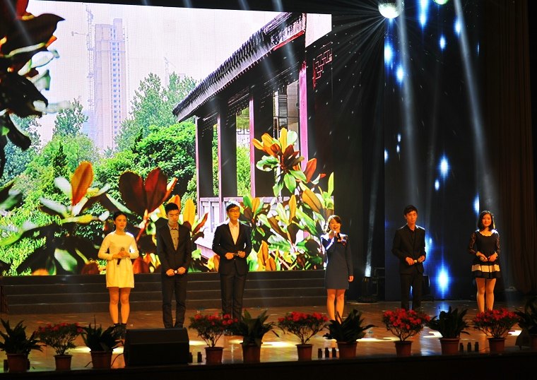 南京大学浦口校区启用20周年暨金陵学院成立15周年庆祝晚会隆重举行