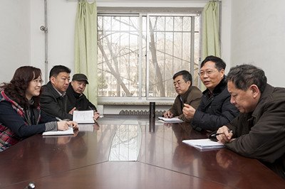 校领导到保卫处、社区中心、学生食堂和校医院调研