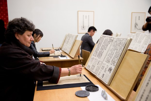 用当代艺术激活传统:徐冰首度大型回顾展登陆台北