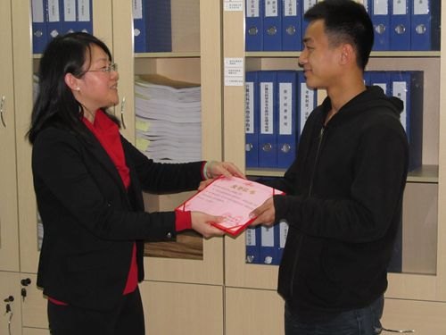 计算机科学系学子助力惠州市“两会”迈入“无纸化”