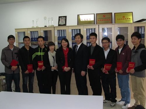 计算机科学系学子助力惠州市“两会”迈入“无纸化”