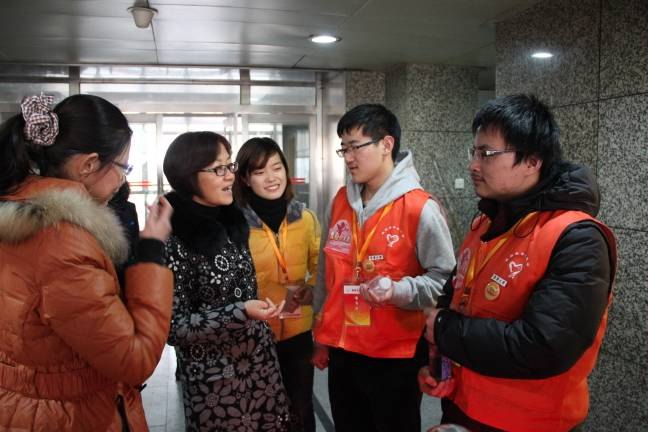 刘淑慧副书记一行慰问东华大学春运志愿者