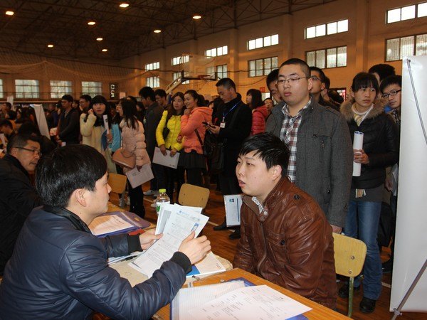 武汉工程大学成功举办2014届毕业生供需见面会