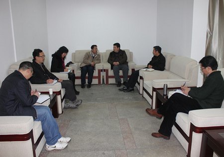 ̨�ݿ�ְԺ�쵼��У���콻��