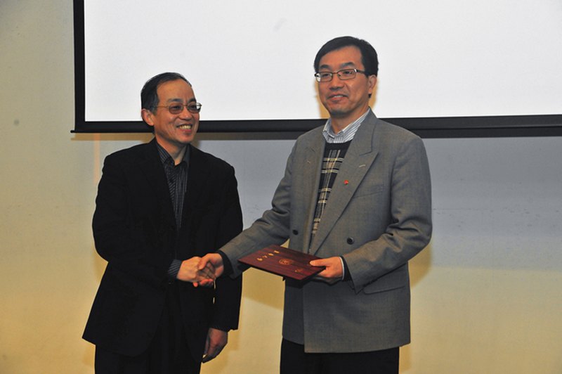 裴启兵教授受聘东华大学兼职特聘教授