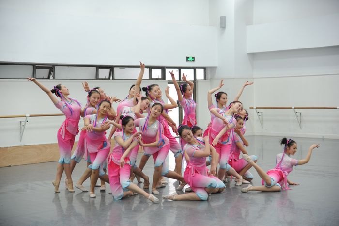 舞蹈学院师生积极备战第六届华东专业舞蹈比赛