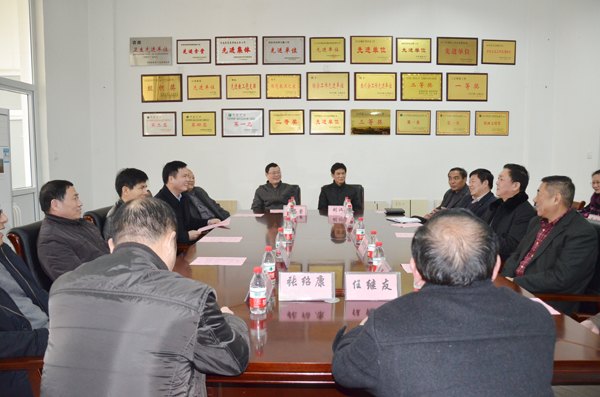 襄城县副县长李发友一行来许昌学院考察交流