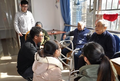 上海电力学院研究生开展“雷锋精神电娃行”志愿服务活动