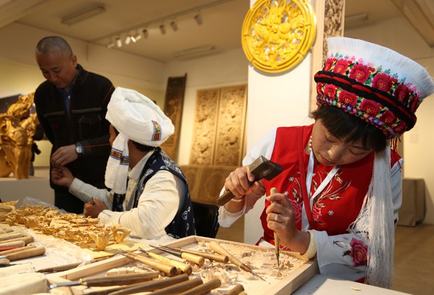 “滇西奇葩”进京——中央美术学院滇西扶贫定点剑川木雕艺术展开幕