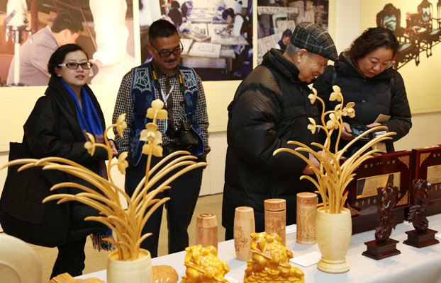 “滇西奇葩”进京——中央美术学院滇西扶贫定点剑川木雕艺术展开幕