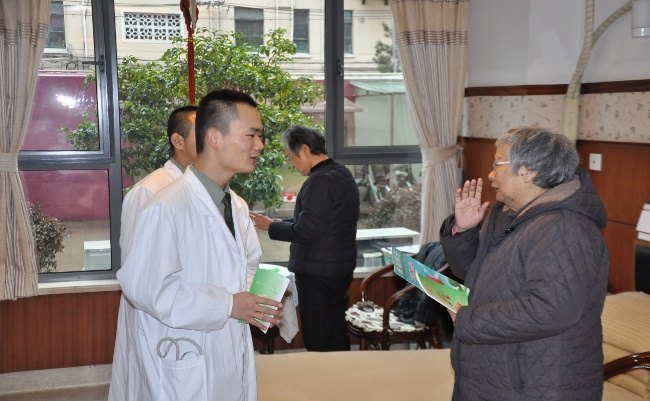 养老院的暖意 军民间的温情