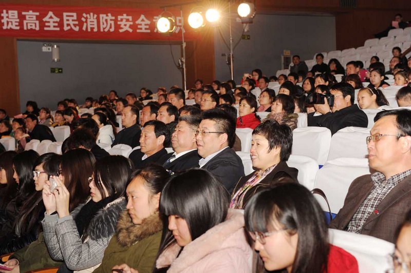 滨州学院举办“兴业银行杯”庆三八?展风采文艺联欢会