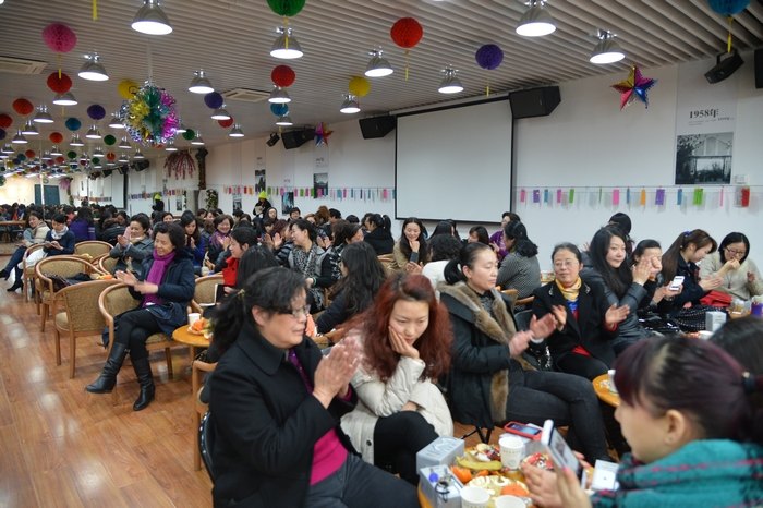 南京艺术学院举办庆祝“三八”国际劳动妇女节座谈会