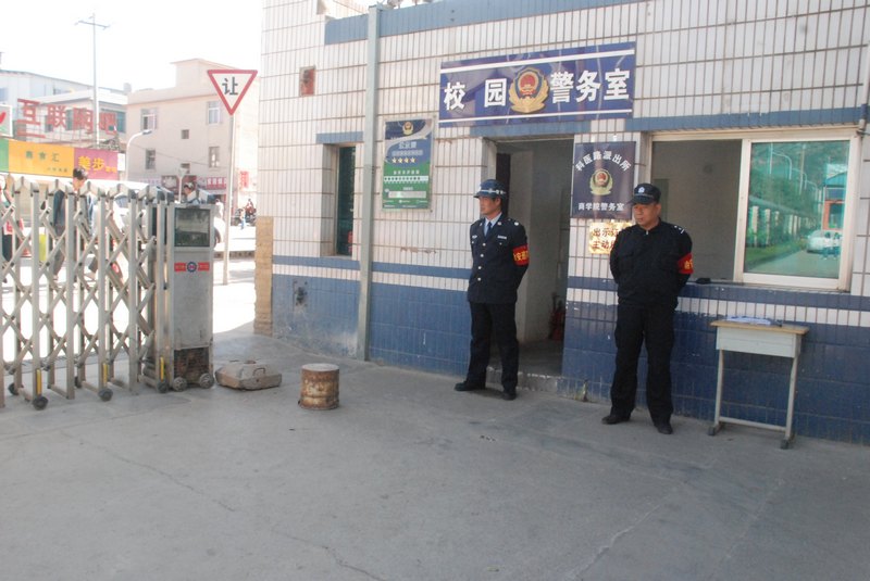 【校园安保快讯 】绷紧防恐警弦,力保校园安宁