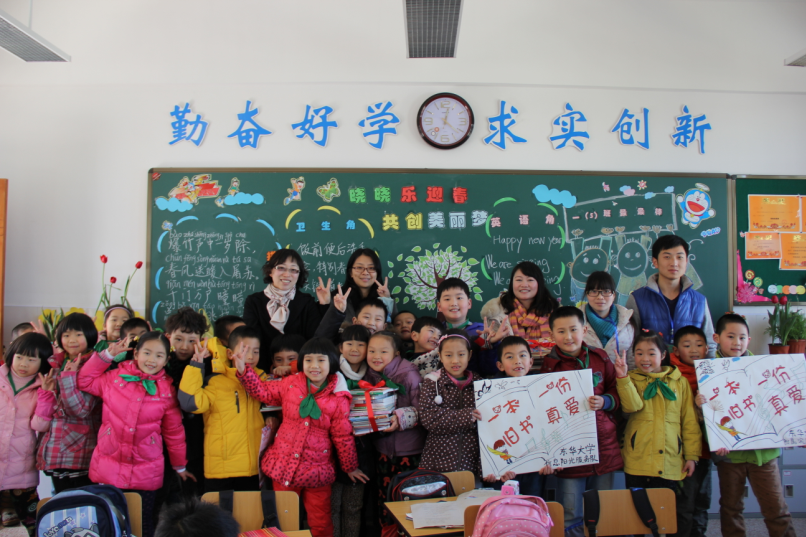 公益传承,爱满东华——东华大学阳光服务队以实际行动践行雷锋精神