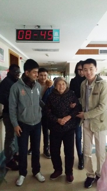 践行雷锋精神 塑造美好心灵——外训系组织团员及留学生志愿者参加学雷锋活动