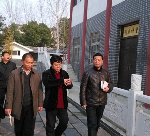 学院常务副院长兼党委副书记王国芳带领考察组赴武汉高校考察