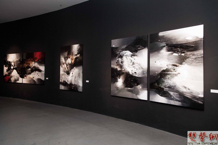 校美术馆举办旅美画家潘企群现代抽象艺术展