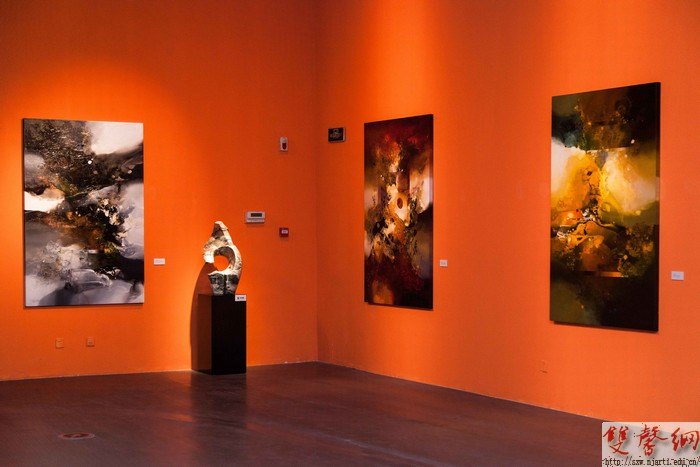 校美术馆举办旅美画家潘企群现代抽象艺术展