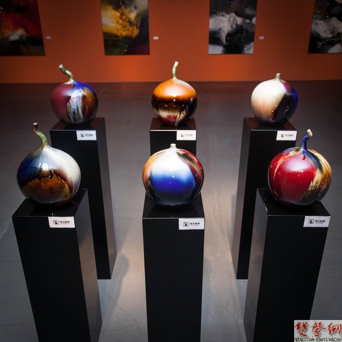 校美术馆举办旅美画家潘企群现代抽象艺术展