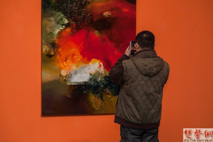 校美术馆举办旅美画家潘企群现代抽象艺术展