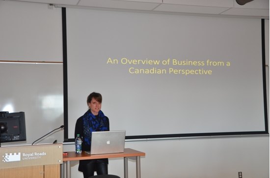 【加拿大中国青年领袖训练营报道四十一】海外课堂第十二天—加拿大商业模式与全球商业市场需求