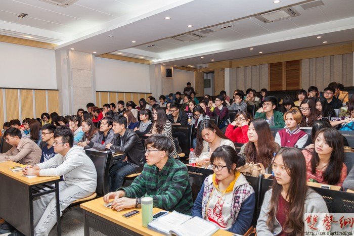青共校举办《沟通与协调中的科学和艺术》专题讲座