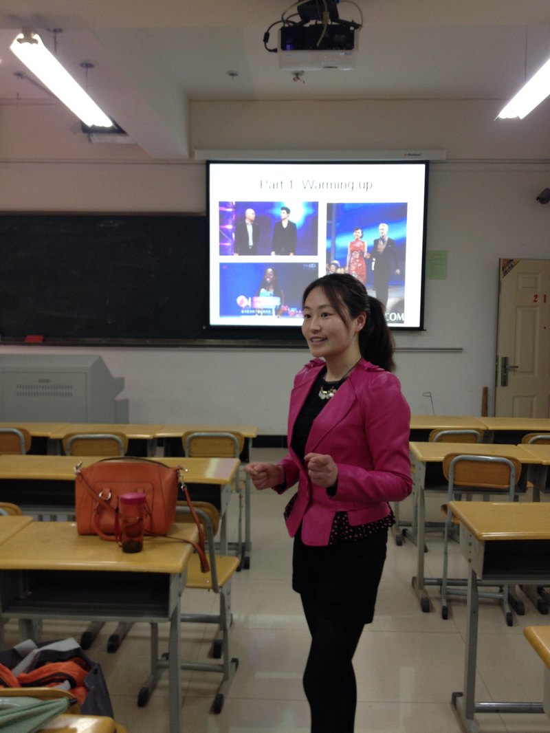 举行教学观摩 促进教学交流