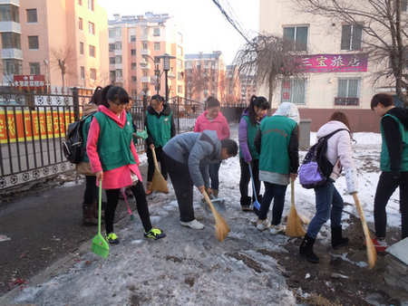 弘扬雷锋精神 服务社区群众弘扬雷锋精神 服务社区群众