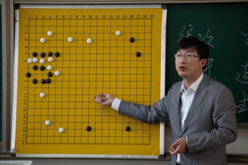 闵行区围棋协会秘书长杨华来上海电力学院举办棋艺讲座