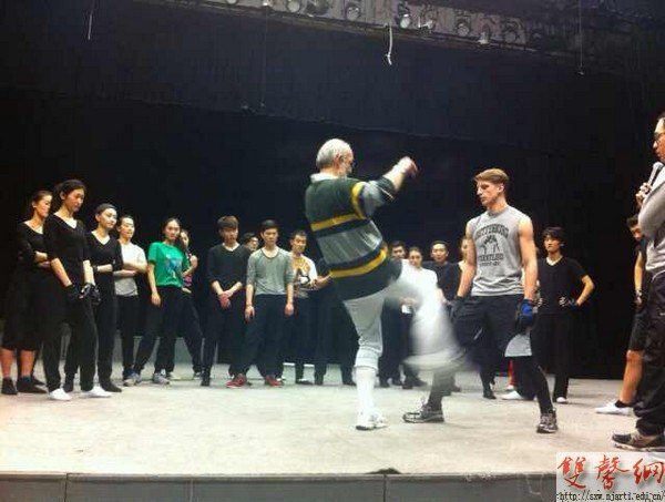 美国宾州印第安纳大学胡德教授一行到影视学院讲学