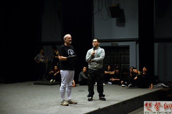 美国宾州印第安纳大学胡德教授一行到影视学院讲学