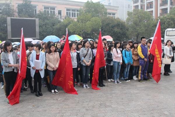 长沙师范学校举行幼师国培顶岗实习欢送授旗仪式
