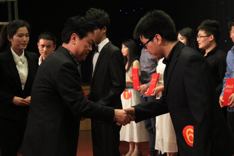 许昌学院隆重举行第25届校园文化艺术节开幕式暨“青春旋律”校园歌手大赛