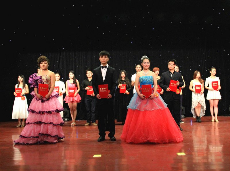 许昌学院隆重举行第25届校园文化艺术节开幕式暨“青春旋律”校园歌手大赛