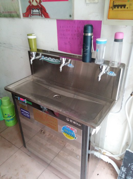 【践行党的群众路线】广西师范学院学生公寓实行24小时供应开水